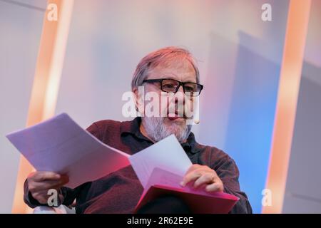 Köln, Deutschland. 06. Juni 2023. Slavoj Zizek, slowenischer Philosoph, spricht bei der Eröffnung von Phil. Cologne in der Flora. Zizek, einer der einflussreichsten Philosophen unserer Zeit, findet einen neuen Begriff 'Mehrlust' für unsere Existenz in seinem Werk 'die Paradoxe der Mehrlust'. Kredit: Rolf Vennenbernd/dpa/Alamy Live News Stockfoto