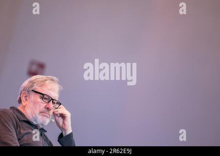 Köln, Deutschland. 06. Juni 2023. Slavoj Zizek, slowenischer Philosoph, spricht bei der Eröffnung von Phil. Cologne in der Flora. Zizek, einer der einflussreichsten Philosophen unserer Zeit, findet einen neuen Begriff 'Mehrlust' für unsere Existenz in seinem Werk 'die Paradoxe der Mehrlust'. Kredit: Rolf Vennenbernd/dpa/Alamy Live News Stockfoto