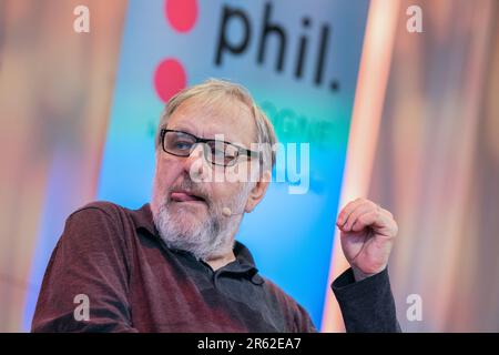 Köln, Deutschland. 06. Juni 2023. Slavoj Zizek, slowenischer Philosoph, spricht bei der Eröffnung von Phil. Cologne in der Flora. Zizek, einer der einflussreichsten Philosophen unserer Zeit, findet einen neuen Begriff 'Mehrlust' für unsere Existenz in seinem Werk 'die Paradoxe der Mehrlust'. Kredit: Rolf Vennenbernd/dpa/Alamy Live News Stockfoto