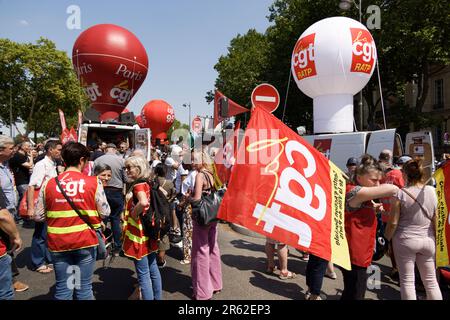 Paris, Frankreich. 06. Juni 2023. Vierzehnter Protesttag gegen die Rentenreform und die allmähliche Pensionierung im Alter von 64 Jahren am 06. Juni 2023 in Paris, Frankreich. Die Abgeordneten müssen am 8. Juni 2023 einen Gesetzentwurf prüfen, der darauf abzielt, die soeben verkündete Rentenreform aufzuheben. Kredit: Bernard Menigault/Alamy Live News Stockfoto