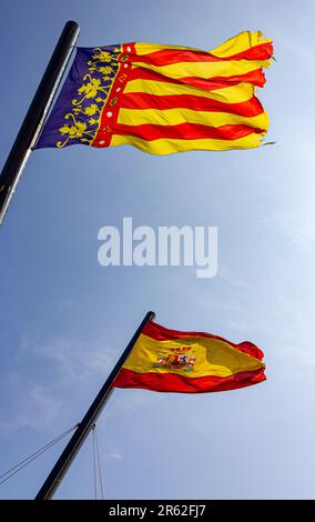 Spanische und valenzianische Flaggen Stockfoto