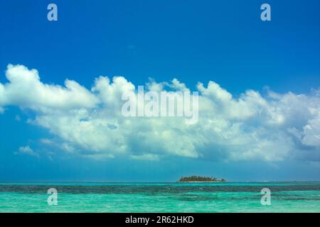 Ein kleiner Schlüssel auf der Insel San Andres am Meer der sieben Farben, Kolumbien Stockfoto