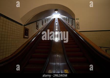 St. Anna's Tunnel, ein Fußgänger- und Fahrradtunnel unter der Schelde, der das Stadtzentrum mit dem Westufer, Antwerpen Belgien, verbindet Stockfoto