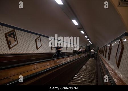 St. Anna's Tunnel, ein Fußgänger- und Fahrradtunnel unter der Schelde, der das Stadtzentrum mit dem Westufer, Antwerpen Belgien, verbindet Stockfoto