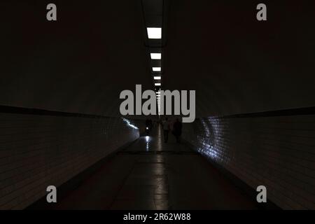 St. Anna's Tunnel, ein Fußgänger- und Fahrradtunnel unter der Schelde, der das Stadtzentrum mit dem Westufer, Antwerpen Belgien, verbindet Stockfoto