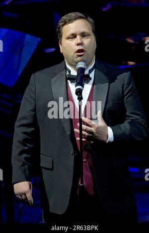 Paul Potts, der im Spendenkonzert auftaucht, zu Christchurch With Love, Bruce Mason Centre, Auckland, Neuseeland, Samstag, 02. April 2011. Stockfoto