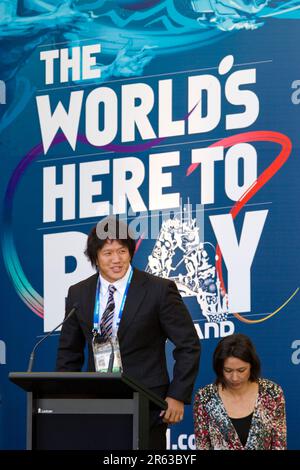 Hauptmann Takashi Kikutani spricht im Namen des japanischen Rugby-Teams bei der offiziellen Begrüßungszeremonie der ersten Rugby-Weltmeisterschaft, Aotea Square, Auckland, Neuseeland, Donnerstag, 01. September 2011. Stockfoto