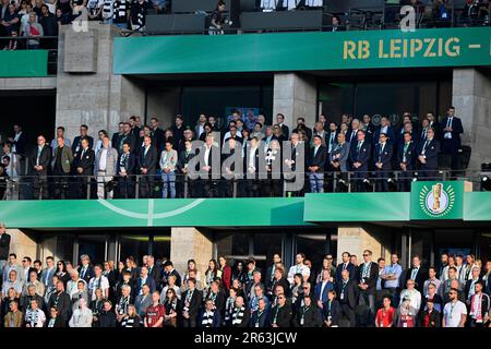 VIP-Tribune während der Schweigeminute, Gedenkfeier, Nationaltrainer Hans-Dieter Hansi Flick GER Sportdirektor Rudi Voeller GER, Bundesgefängnis Stockfoto