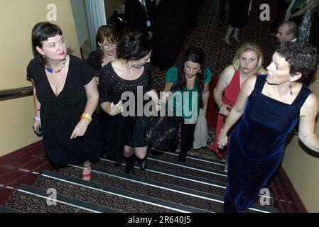 Ricki Lake mit Abbey Epstein, Australien, für eine Vorführung ihres eigenen Dokumentarfilms The Business of being Born, der im März 2008 veröffentlicht wird. Paddington Town Hall, Sydney, Australien. 03.11.07. Stockfoto