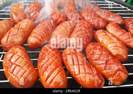 die konsistenz der tschechischen gegrillten Würste als sehr schöner Essenshintergrund Stockfoto