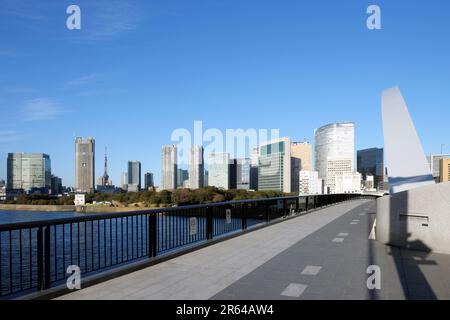 Tsukiji-Ohashi-Brücke und Wolkenkratzer von Shiodome Ziosite Stockfoto