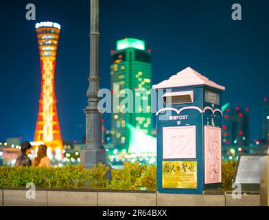 Hafen von Kobe in der Abenddämmerung Stockfoto