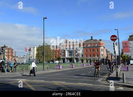 Die Grattan Bridge über den Fluss Liffey in Dublin, Irland. Stockfoto