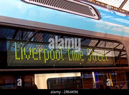 Zugfahrt Richtung Liverpool Lime Street Stockfoto