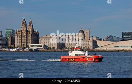 NJORD SKUA 2014 passiert Liverpool Waterfront von Woodside, Birkenhead, Wirral, Merseyside, England, UK, CH41 6DU Stockfoto