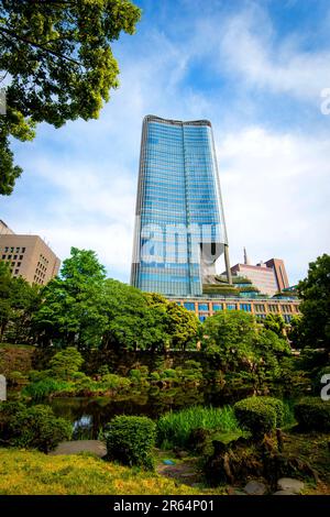 Hibiya Park und Hibiya Gebäude Stockfoto
