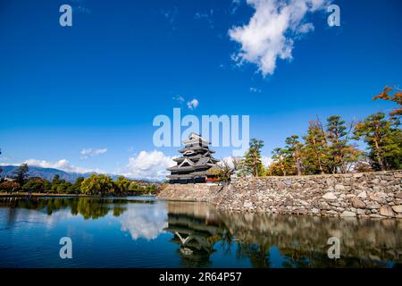 Matsumoto Castle im Herbst Stockfoto