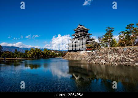 Matsumoto Castle im Herbst Stockfoto