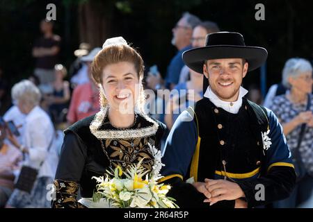 Quimper (Bretagne, Nordwestfrankreich): Festival de Cornouaille' (Cornwall Festival) am 24. Juli 2022. Parade der Anwärter auf den Titel Quee Stockfoto