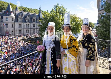 Quimper (Bretagne, Nordwestfrankreich): Festival de Cornouaille' (Cornwall Festival) am 24. Juli 2022. Von links nach rechts: ELISA Douillard, vom Stockfoto