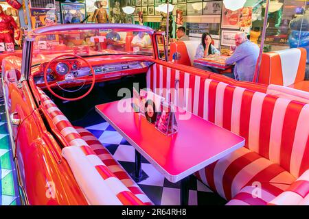 Tankstelle, Fifties American Diner, P. Burgos Street, Makati, Manila, Philippinen Stockfoto