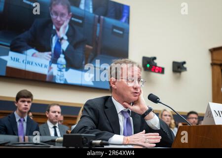 Washington, Usa. 06. Juni 2023. Edward Gresser, Vice President und Director for Trade and Global Markets, Progressive Policy Institute, tritt am Dienstag, den 6. Juni 2023, vor einem House Committee on the Judiciary SubCommittee on the Constitution and Limited Government auf, der „Government Litigation and the Need for Reform“ im Rayburn House Office Building in Washington, DC anhört. Foto: Rod Lamkey/CNP/ABACAPRESS.COM Kredit: Abaca Press/Alamy Live News Stockfoto