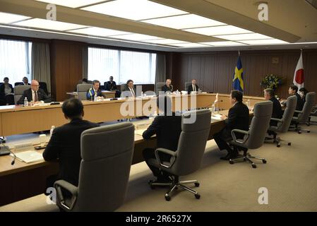 Tokio, Japan. 7. Juni 2023. TOKIO, JAPAN - JUNI 7 : Pal JONSON, Verteidigungsminister des Königreichs Schweden (L) und japanischer Verteidigungsminister Yasukazu Hamada (R) nimmt am 7. Juni 2023 am bilateralen Treffen zwischen Japan und Schweden im japanischen Verteidigungsministerium in Tokio (Japan) Teil. PAL JONSON ist vom 6. Bis 7. juni auf einem zweitägigen Besuch in japan und hat am 6. Juni auch ein Treffen mit dem japanischen Ministerpräsidenten Yoshimasa Hayashi. (Credit Image: © POOL via ZUMA Press Wire) NUR REDAKTIONELLE VERWENDUNG! Nicht für den kommerziellen GEBRAUCH! Kredit: ZUMA Press, Inc./Alamy Live News Stockfoto