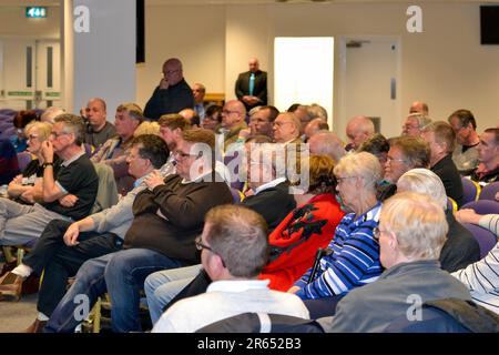 Swansea, Wales. 4. April 2017 Mitglieder des Swansea City Supporters' Trust beim Swansea City Supporters' Trust Fans Forum am 4. April 2017 im Liberty Stadium in Swansea, Wales, Großbritannien. Kredit: Duncan Thomas/Majestic Media. Stockfoto