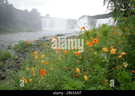 Harajiri kein Taki-Wasserfall Stockfoto