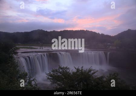 Harajiri kein Taki-Wasserfall Stockfoto