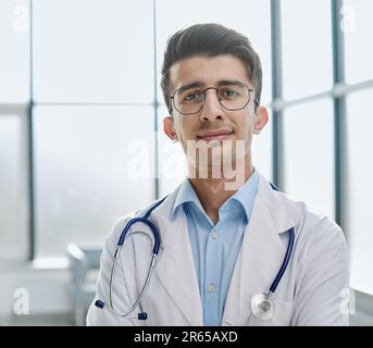 Schließen. Porträt eines schönen Oberarztes Stockfoto