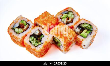Sushi california Rolle mit Thunfisch in Kaviar Stockfoto