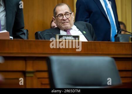 Der Vertreter der Vereinigten Staaten, Jerrold Nadler (Demokrat von New York), nimmt seinen Sitz in diesem Saal während eines Unterausschusses für das Justizwesen | Unterausschuss für die Verfassung und die eingeschränkte Regierung, Anhörung „Government Litigation and the Need for Reform“ im Rayburn House Office Building in Washington, DC, Dienstag, 6. Juni, ein. 2023. Kredit: Rod Lamkey / CNP/Sipa USA Stockfoto