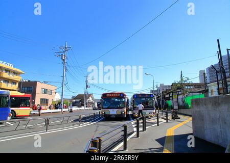 Nördlicher Ausgang des Bahnhofs Takao Stockfoto