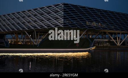 Der Hauptsitz der Adidas AG neben einem Gewässer in Herzogenaurach, Deutschland Stockfoto