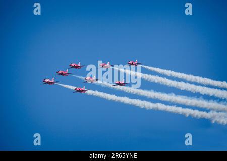 GB - DEVON: RAF Rote Pfeile werden auf der englischen Riviera Airshow von Edmund Nagele FRPS angezeigt Stockfoto