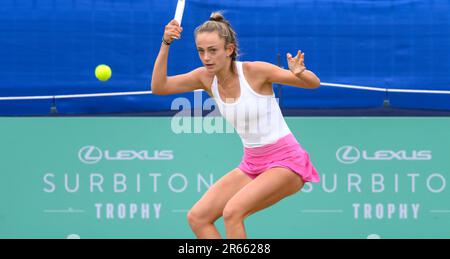 Isabelle Lacy (GBR) spielt in der ersten Runde bei der Surbiton Trophy, London, 6. Juni 2023. Stockfoto