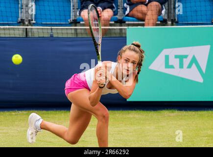 Isabelle Lacy (GBR) spielt in der ersten Runde bei der Surbiton Trophy, London, 6. Juni 2023. Stockfoto