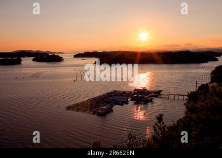 Sonnenuntergang über der Bucht Stockfoto