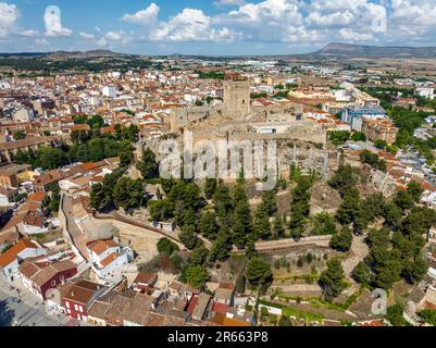 Panoramablick auf die Stadt Almansa in der Provinz Albacete Castilla la Mancha, Spanien Stockfoto