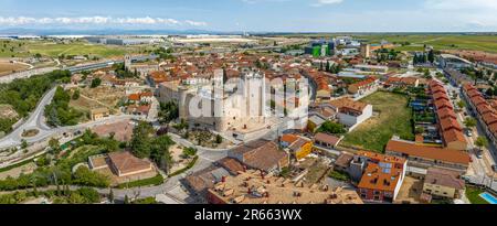 Panoramablick auf die Gemeinde Torija in der Provinz Guadalajara, Castilla-La Mancha, Spanien. Stockfoto