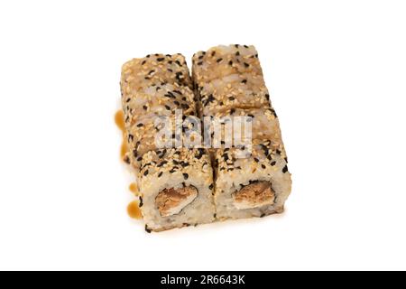 Sushi mit Frischkäse und Thunfisch isoliert auf weißem Hintergrund. Stockfoto