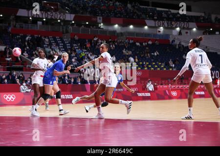 8. AUGUST 2021 - Tokio, Japan: Handball Frauen-Goldmedaillenspiel zwischen Frankreich und dem russischen Olympischen Komitee bei den Olympischen Spielen 2020 in Tokio (Foto: Mickael Chavet/RX) Stockfoto