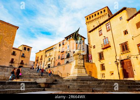 Einer der schönsten Plätze, die man bewundern kann. Plaza de Medina del Campo, auch Plaza de las Sirenas und Plaza de Juan Bravo genannt. Segovia, C. Stockfoto