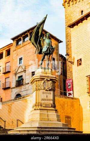 Denkmal für Juan Bravo. Plaza de Medina del Campo, auch Plaza de las Sirenas und Plaza de Juan Bravo genannt. Segovia, Castilla y León, Spanien, Europa Stockfoto