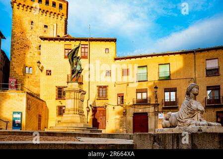 Einer der schönsten Plätze, die man bewundern kann. Plaza de Medina del Campo, auch Plaza de las Sirenas und Plaza de Juan Bravo genannt. Segovia, C. Stockfoto