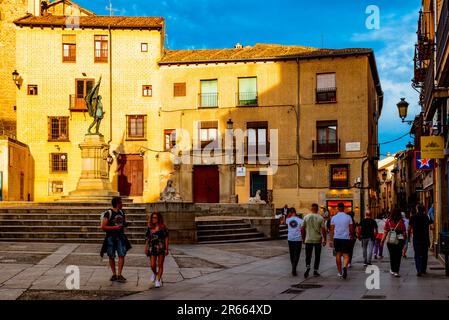 Einer der schönsten Plätze, die man bewundern kann. Plaza de Medina del Campo, auch Plaza de las Sirenas und Plaza de Juan Bravo genannt. Segovia, C. Stockfoto