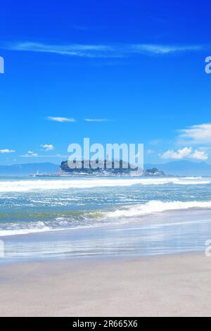 Enoshima Island und das Meer von Shonan im Sommer Stockfoto