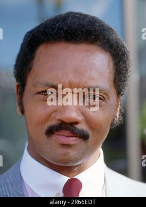 WASHINGTON DC - PRÄSIDENTSCHAFTSKANDIDAT Jesse Jackson hält IM SEPTEMBER 1984Democratic während eines Wahlkampfstopps in DC inne, um mit Reportern zu sprechen. Kredit: Mark Reinstein/MediaPunch Stockfoto