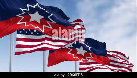 Juneteenth und die nationale Flagge der Vereinigten Staaten winken zusammen. Juneteenth ist ein Bundesfeiertag in den USA, an dem der Emanzipation der versklavten A. gedenkt wird Stockfoto